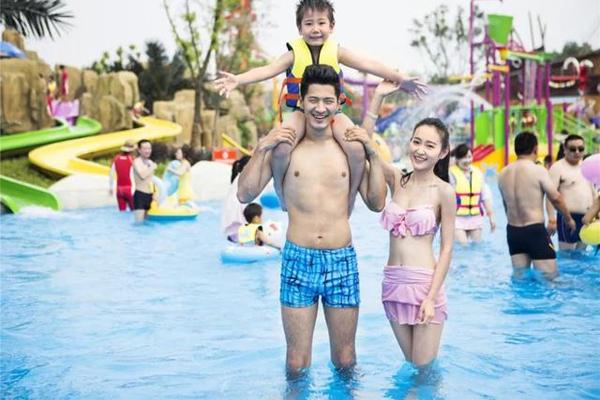 What is the indoor water world like in Gusu Letu