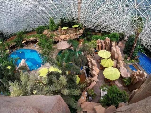 What is the indoor water world like in Gusu Letu