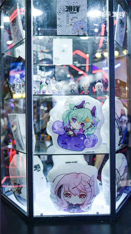Rooster Bee: Abyssal Angel Super Big Boss Airborne Explodes Firefly Water Bug 49 Demonic Spirits Lolita Appears in a Cute Manner